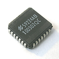 100302QC IC Logic SMD-PLCC28 NSC